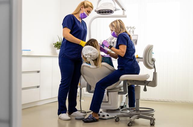 Dr. Elena Dumitrescu